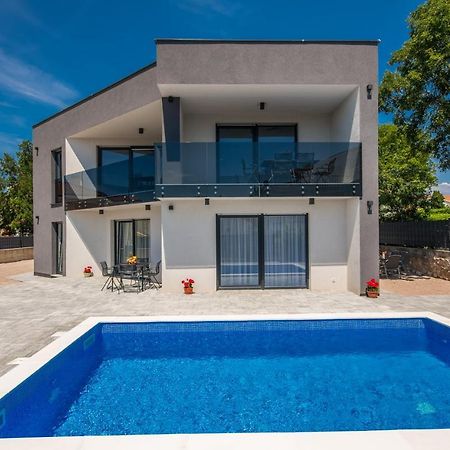 Apartments Villa "Aurea" With Pool Крк Экстерьер фото