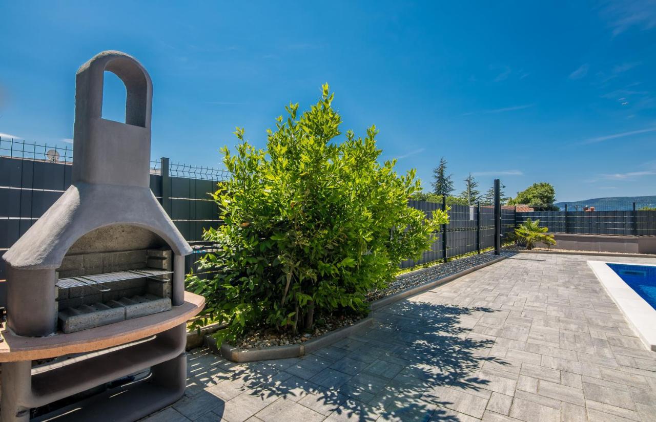Apartments Villa "Aurea" With Pool Крк Экстерьер фото