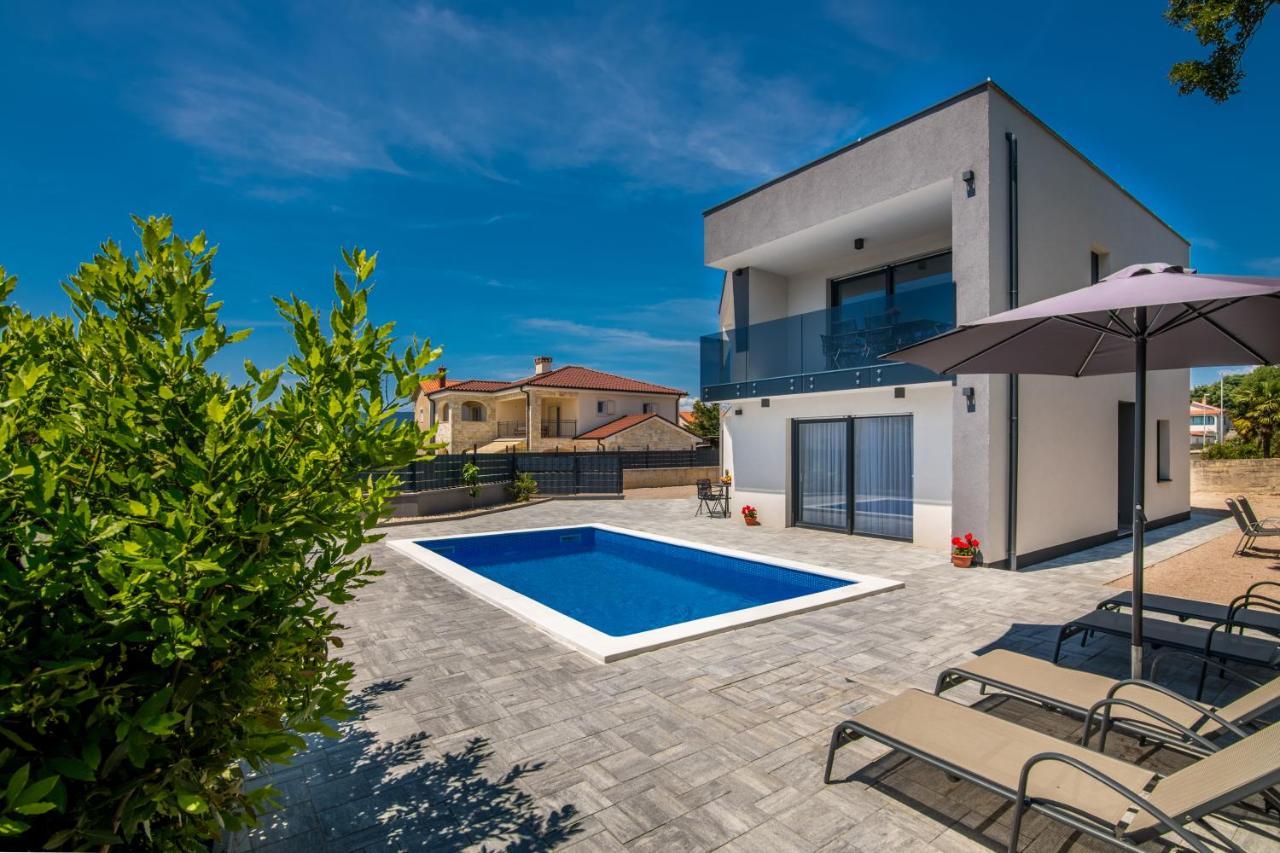 Apartments Villa "Aurea" With Pool Крк Экстерьер фото