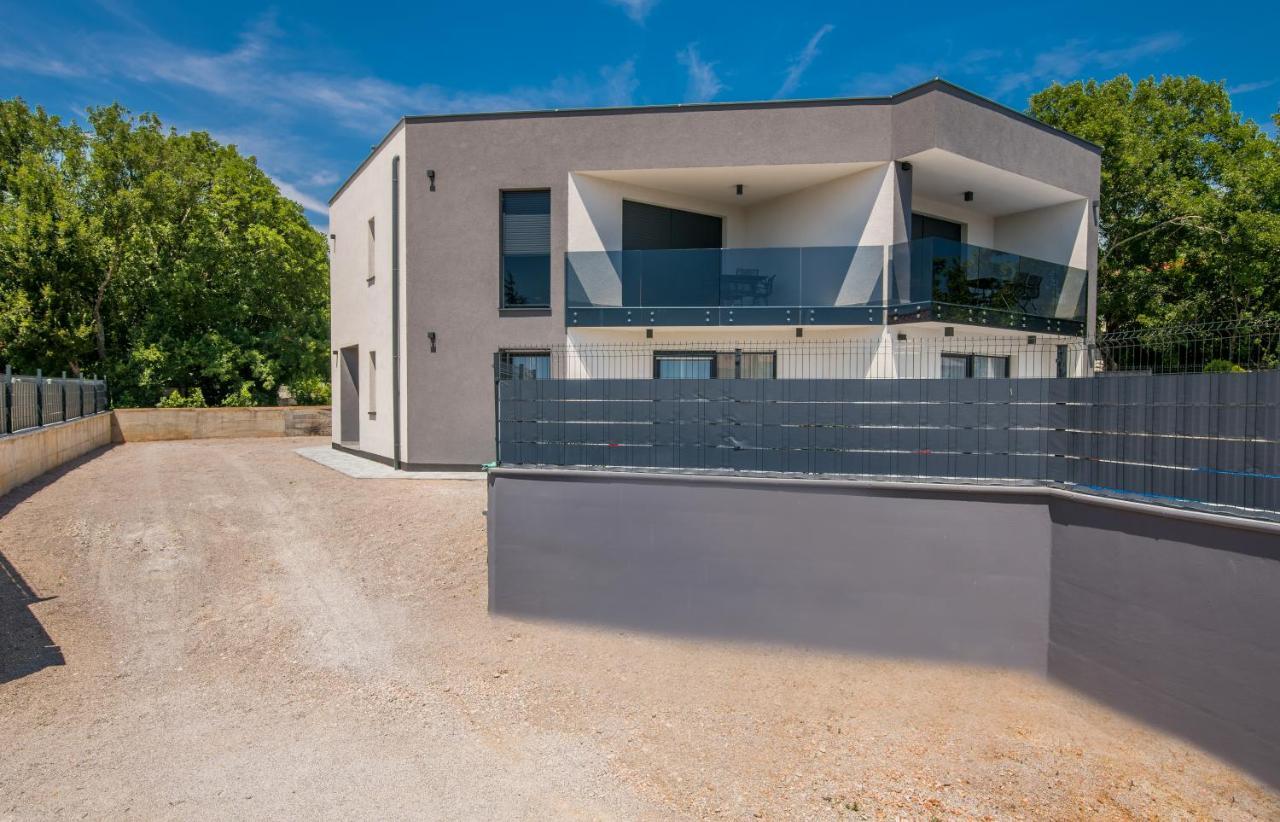 Apartments Villa "Aurea" With Pool Крк Экстерьер фото
