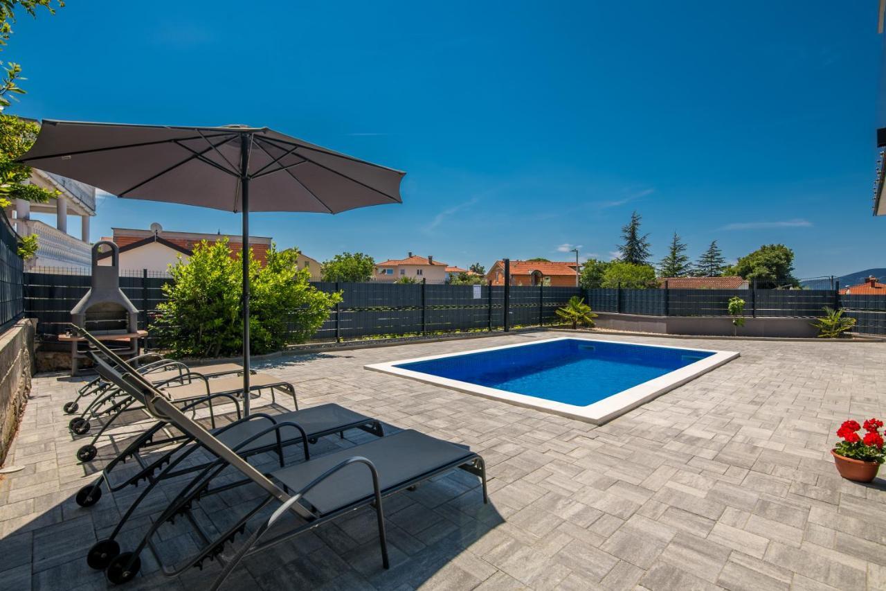 Apartments Villa "Aurea" With Pool Крк Экстерьер фото