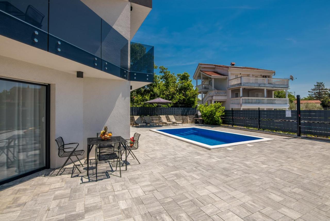 Apartments Villa "Aurea" With Pool Крк Экстерьер фото
