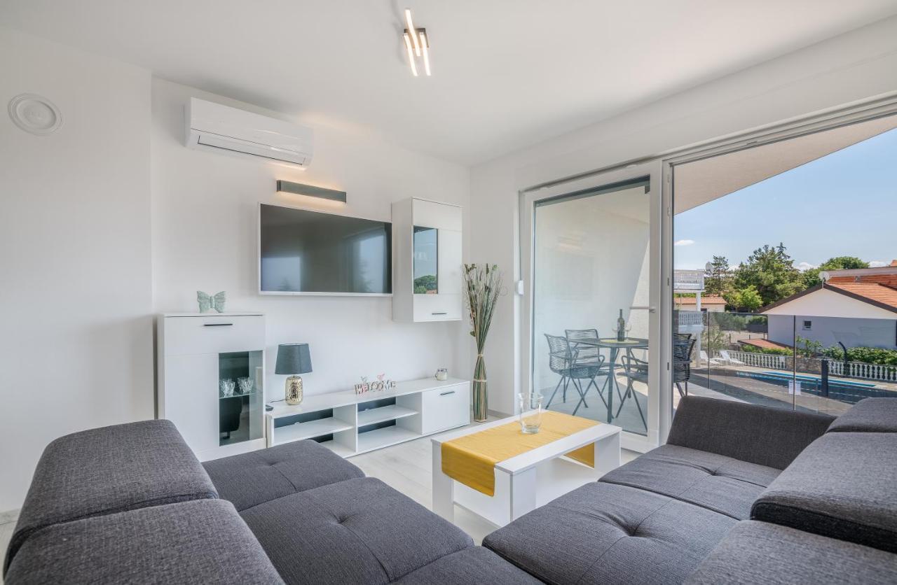 Apartments Villa "Aurea" With Pool Крк Экстерьер фото