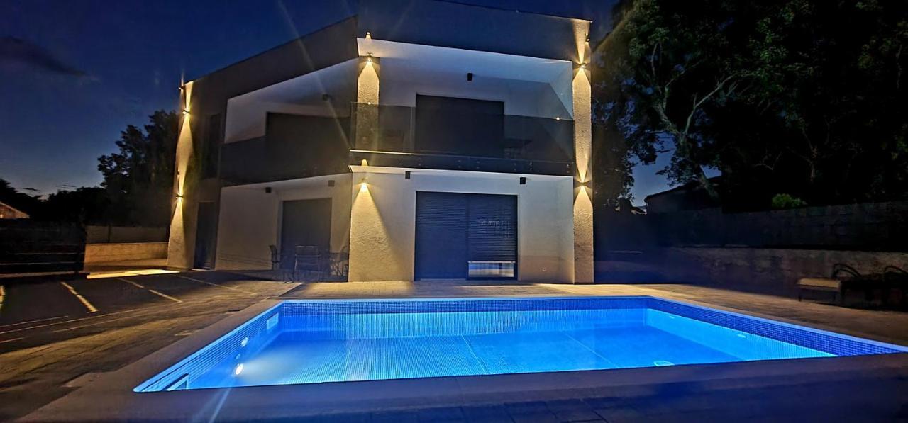 Apartments Villa "Aurea" With Pool Крк Экстерьер фото