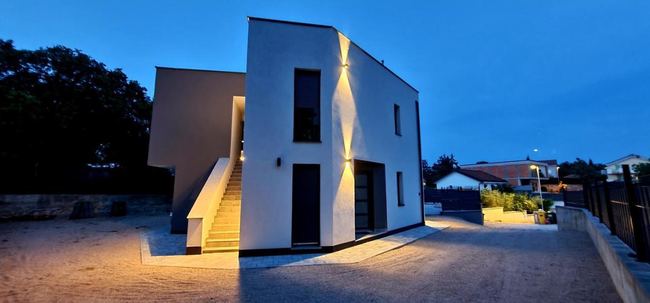 Apartments Villa "Aurea" With Pool Крк Экстерьер фото